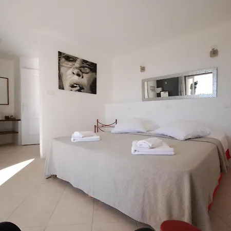 לינה וארוחת בוקר Aloasis גרימו
